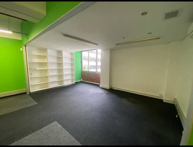 133M² OFFICE TO LET IN WOODSTOCK